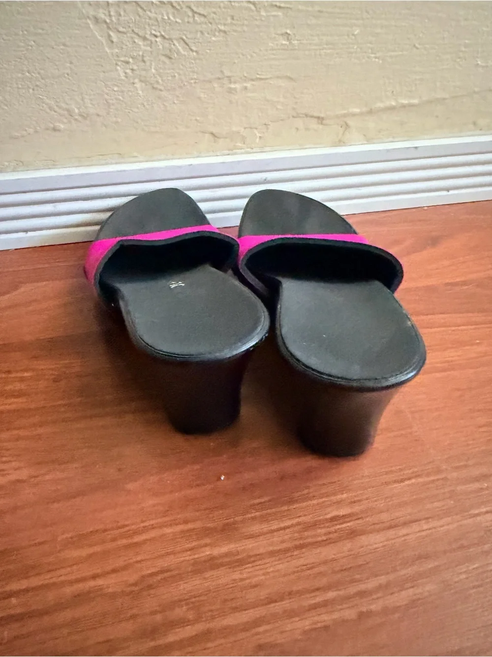 Onesole Slide Wedges with Bright Fuchsia Strap With 6 Extra Straps